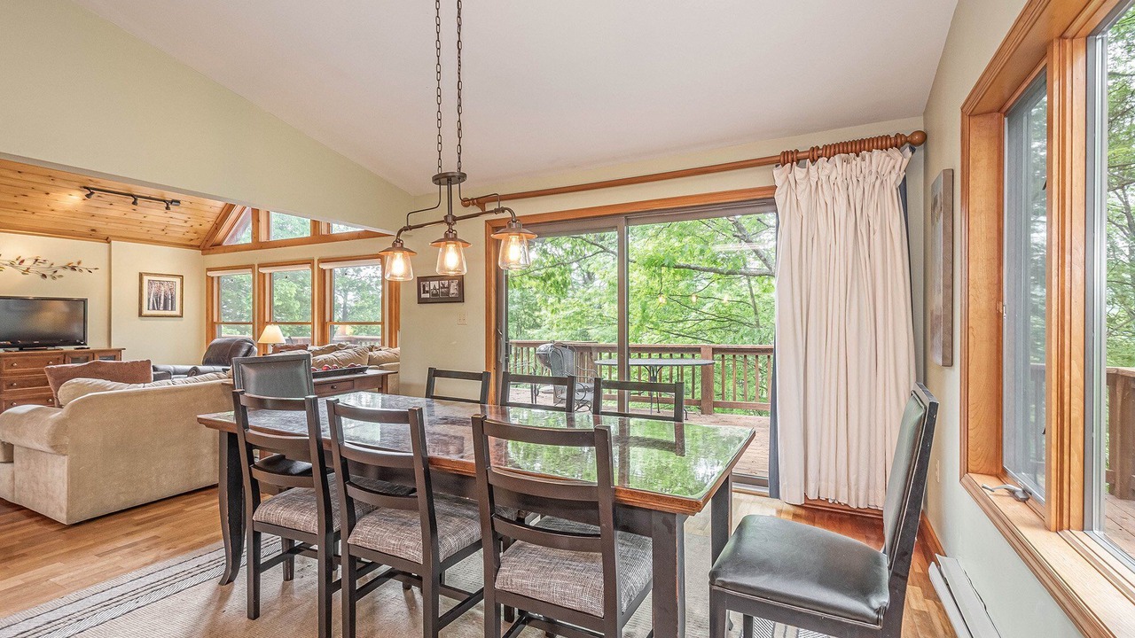 Photo of Livingroom in McHenry