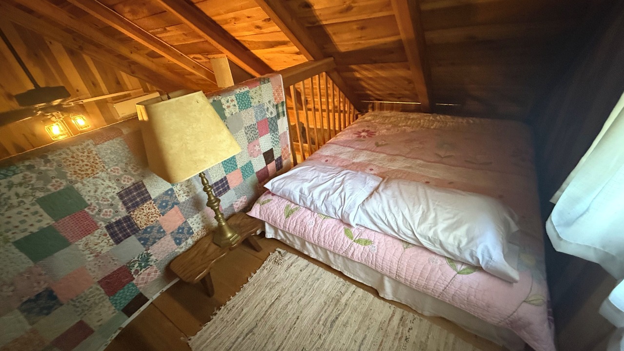 Photo of Bedroom in Barnardsville