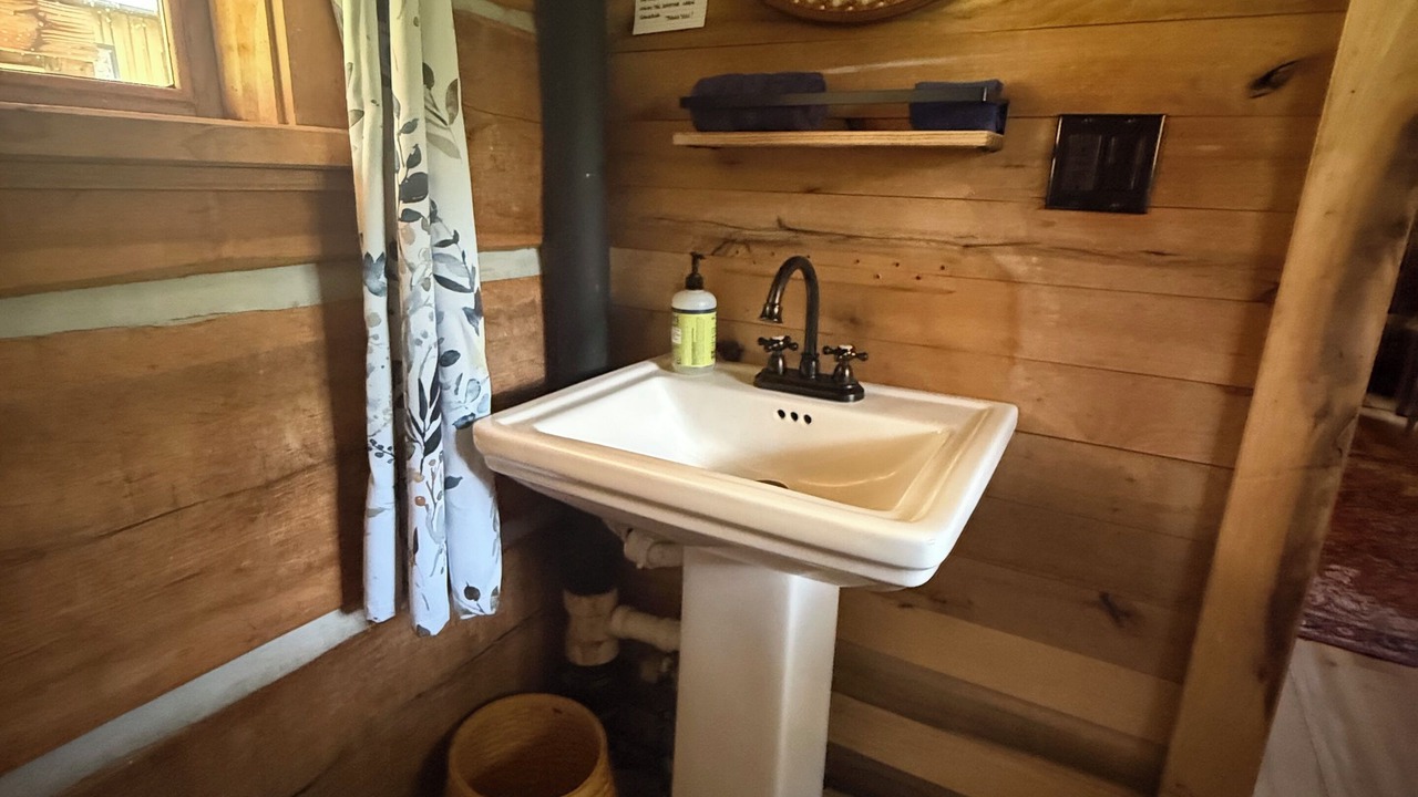 Photo of Bathroom in Barnardsville
