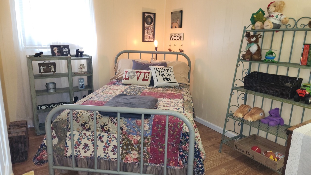 Photo of Bedroom in Mountain City