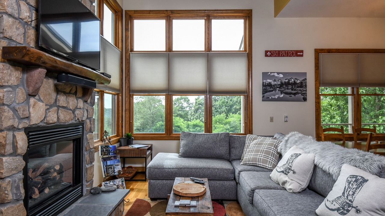Photo of Livingroom in McHenry