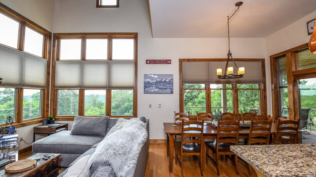 Photo of Livingroom in McHenry