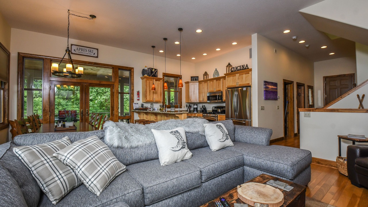 Photo of Livingroom in McHenry