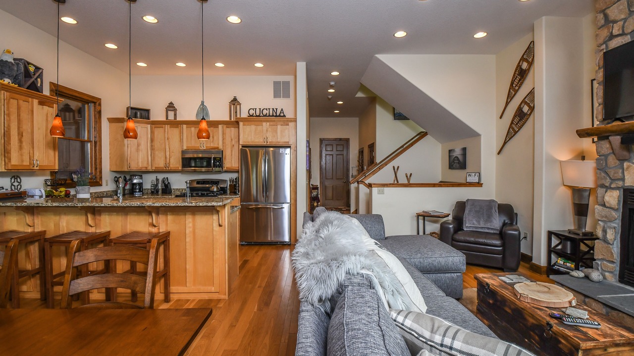 Photo of Livingroom in McHenry