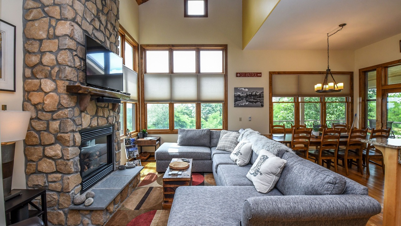 Photo of Livingroom in McHenry