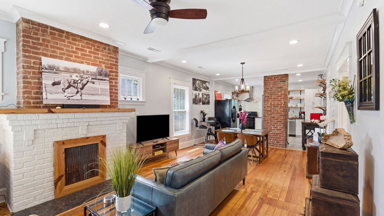 Photo of Livingroom in Lexington