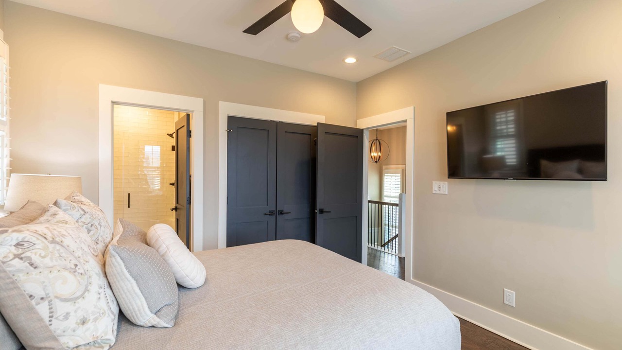 Photo of Bedroom in Lenoir