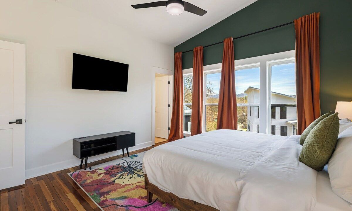 Photo of Bedroom in Woodfin