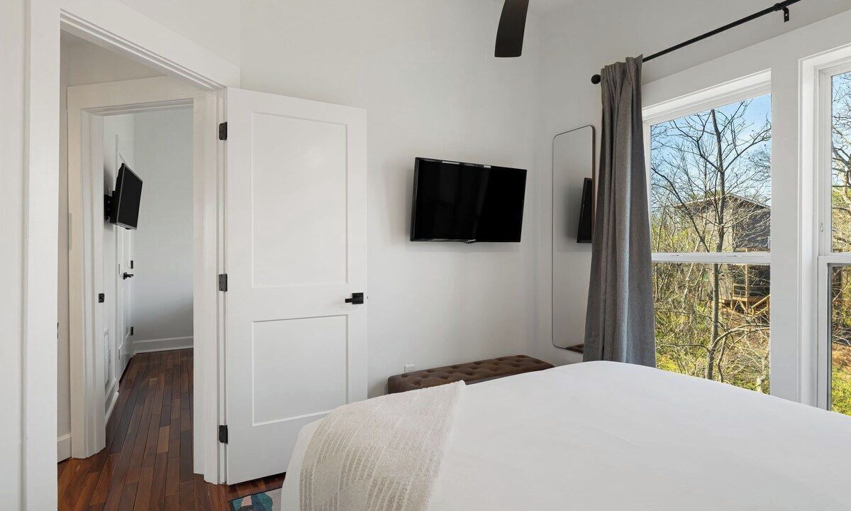 Photo of Bedroom in Woodfin