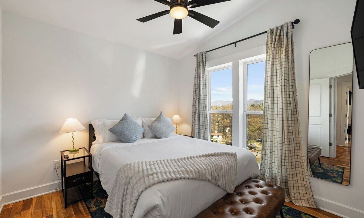 Photo of Bedroom in Woodfin