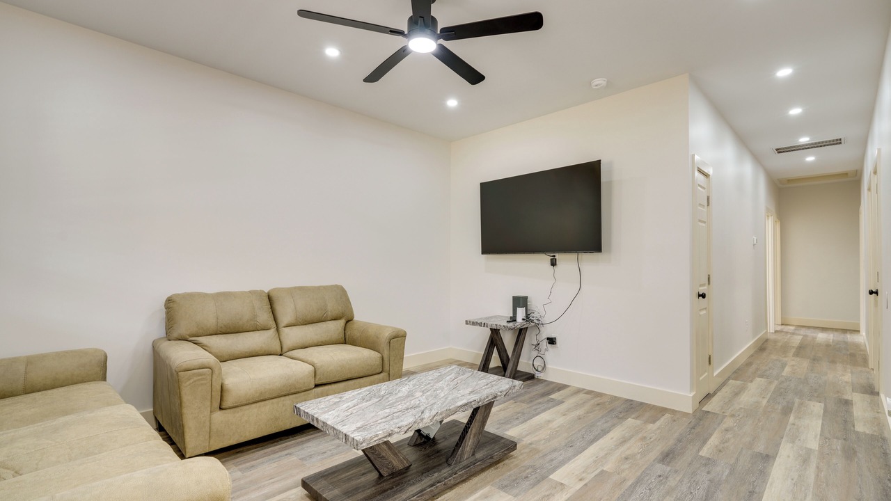Photo of Livingroom in Banner Hill