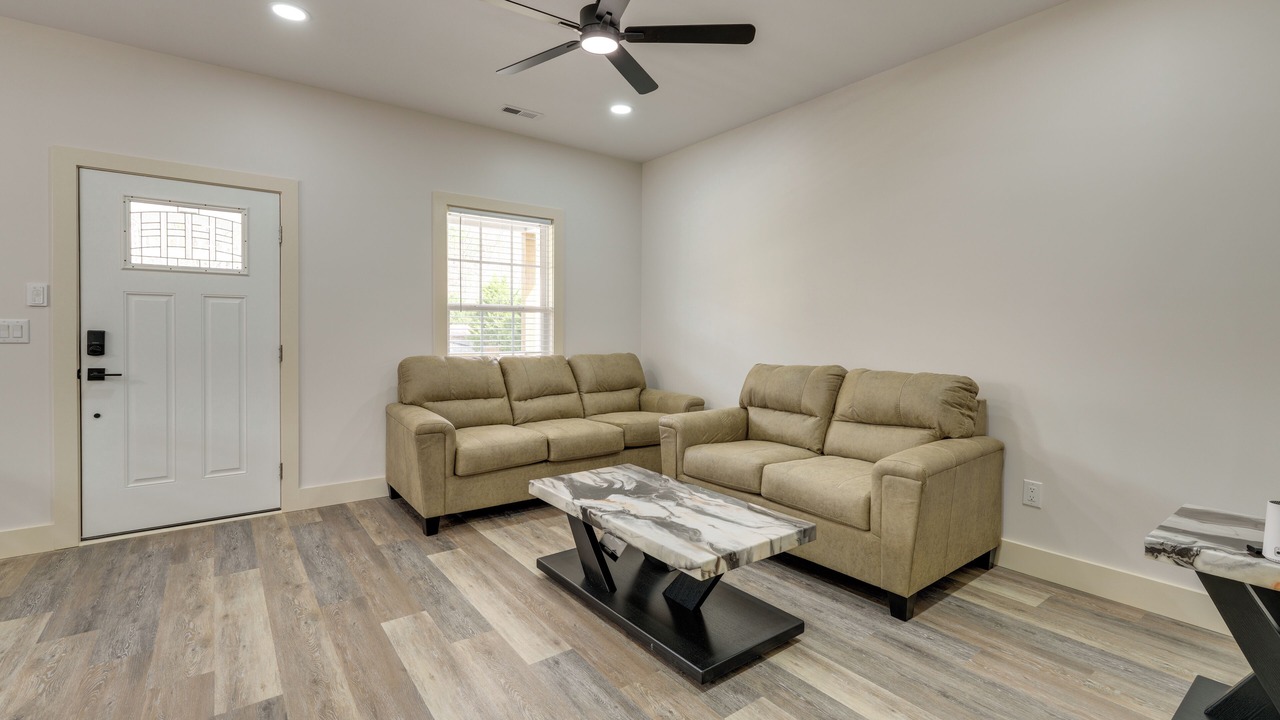 Photo of Livingroom in Banner Hill