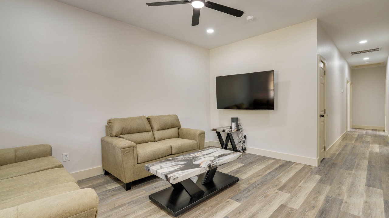 Photo of Livingroom in Banner Hill