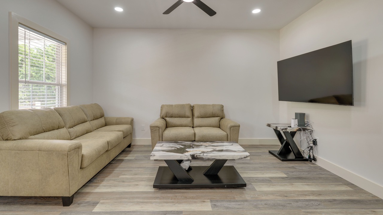 Photo of Livingroom in Banner Hill