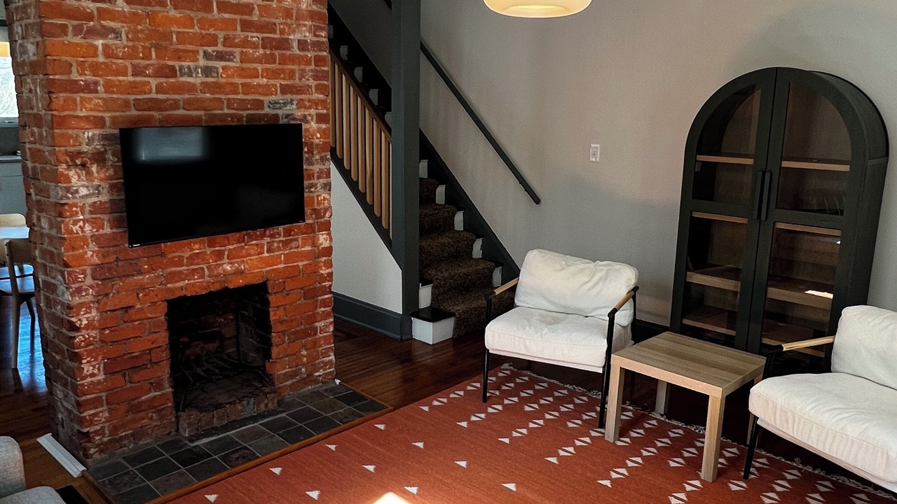Photo of Livingroom in Columbia-Tusculum