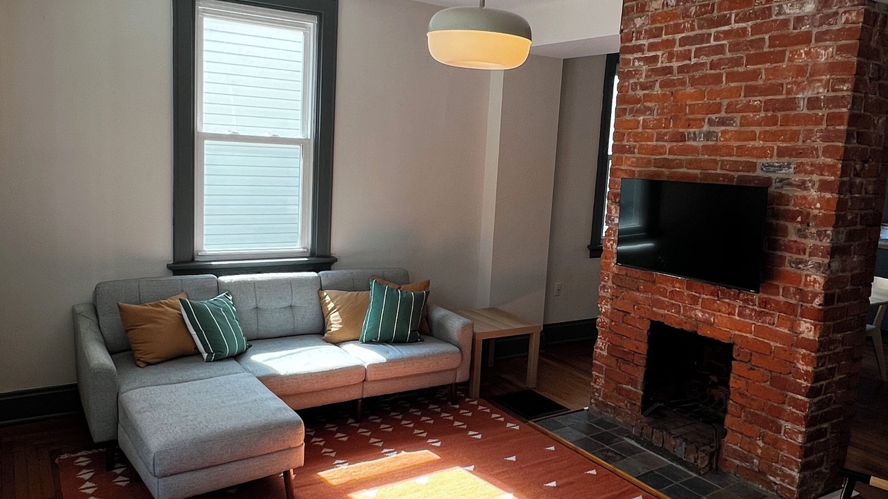 Photo of Livingroom in Columbia-Tusculum
