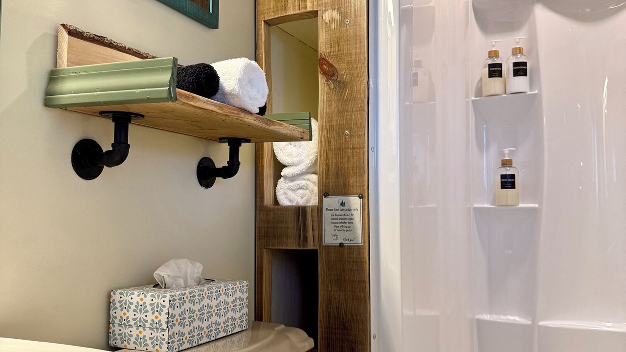 Photo of Bathroom in Laurel Ridge