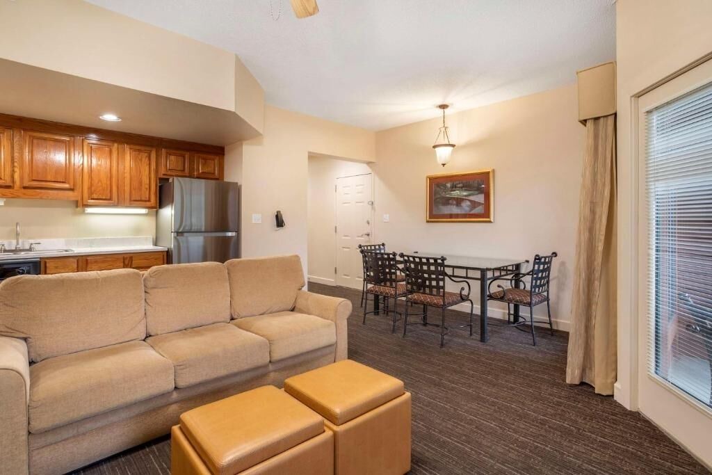 Photo of Livingroom in Pittman Center