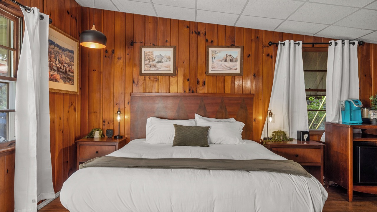 Photo of Bedroom in Hendersonville