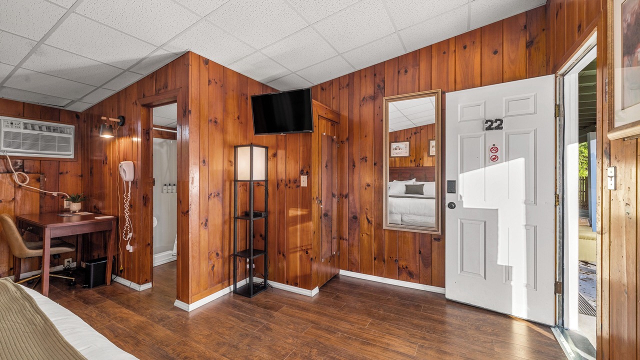 Photo of Bedroom in Hendersonville