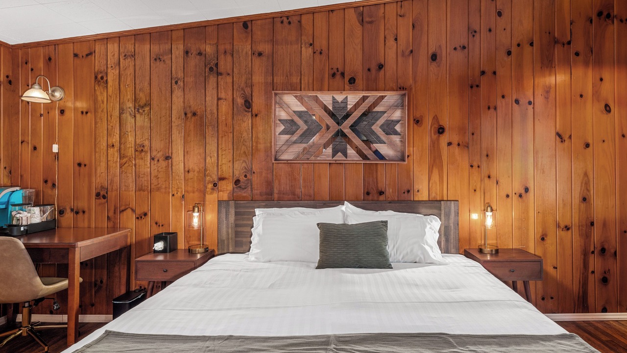 Photo of Bedroom in Hendersonville