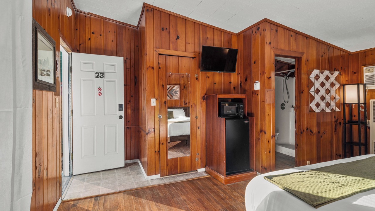 Photo of Bedroom in Hendersonville