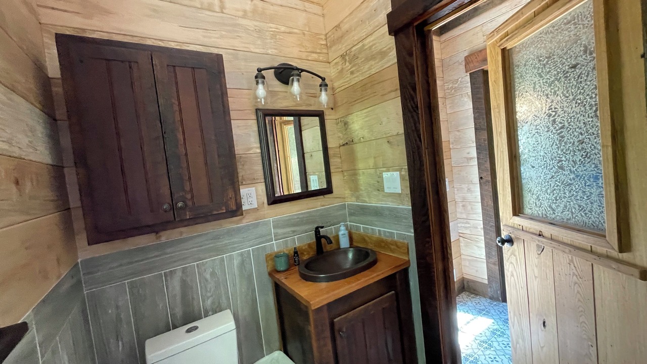 Photo of Bathroom in Nebo