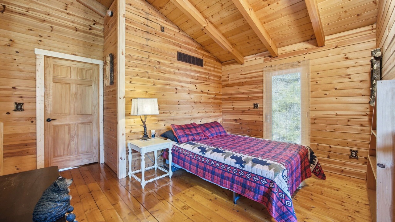 Photo of Bedroom in Campton