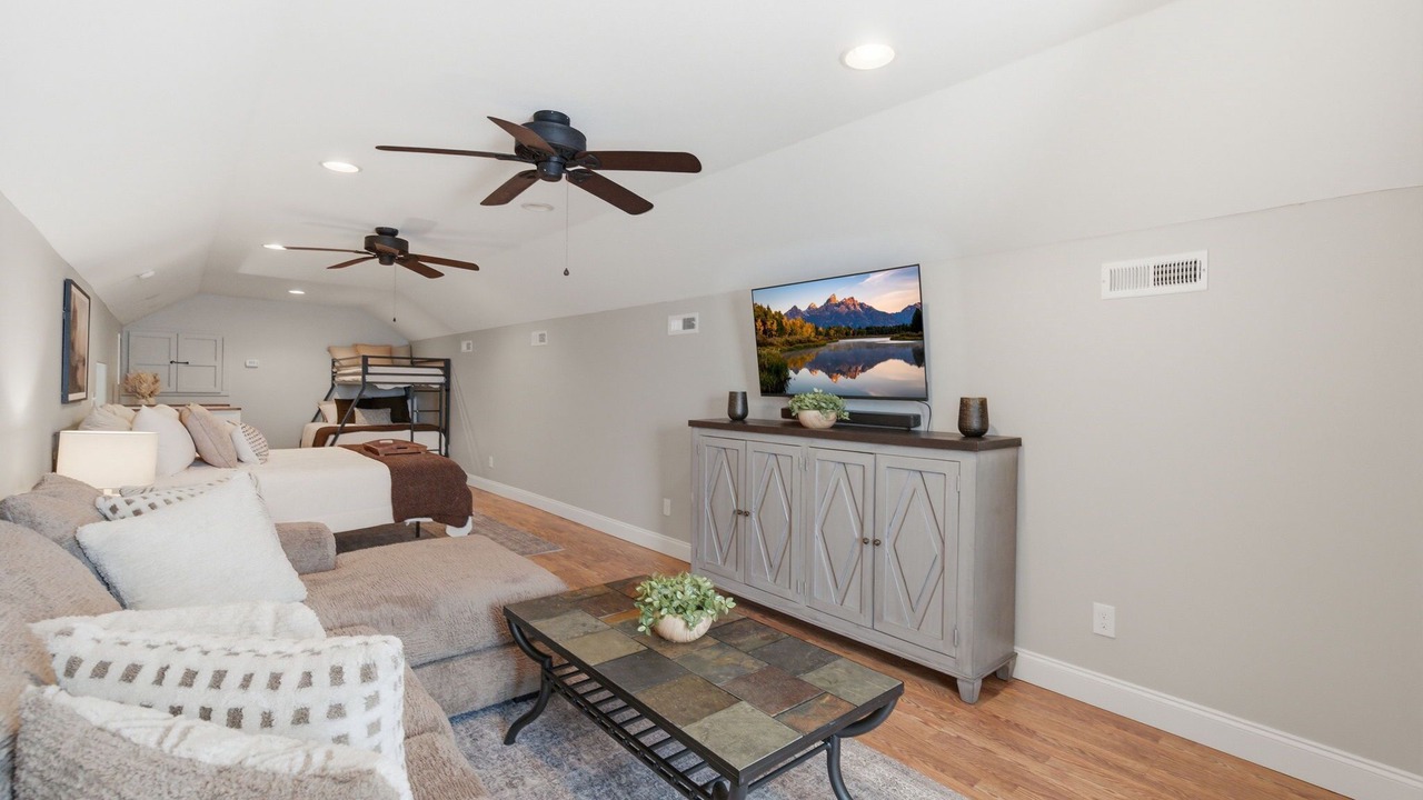 Photo of Livingroom in Fall Branch