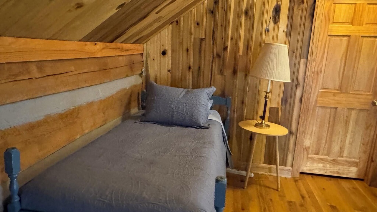 Photo of Bedroom in Frenchburg
