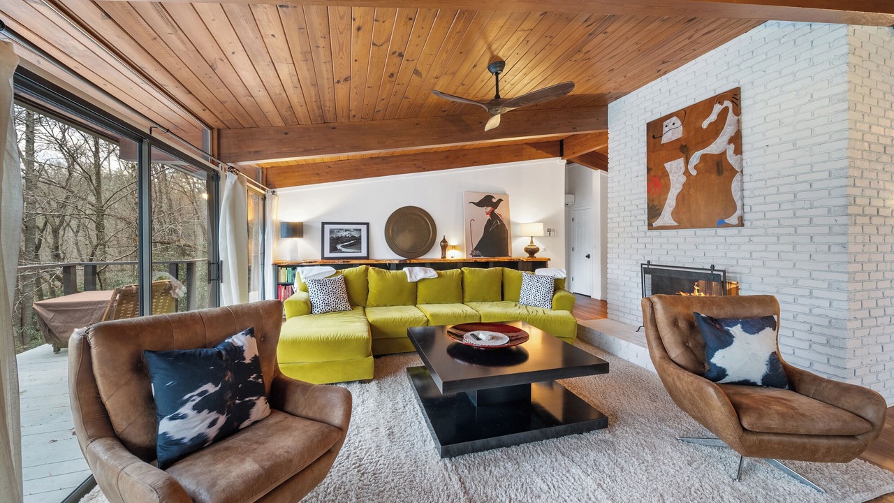 Photo of Livingroom in Lenoir