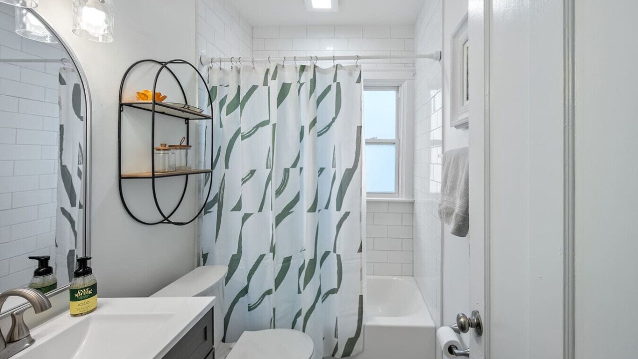 Photo of Bathroom in Roselawn Finance