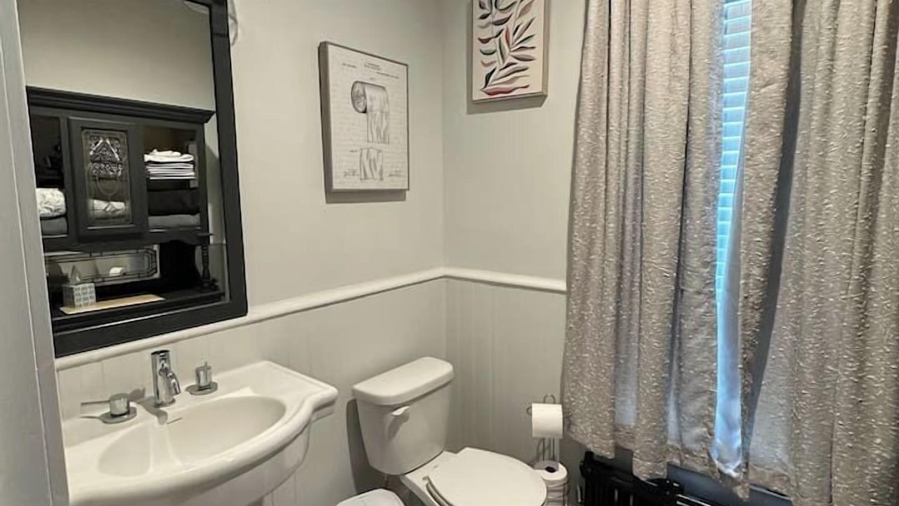 Photo of Bathroom in New Oxford