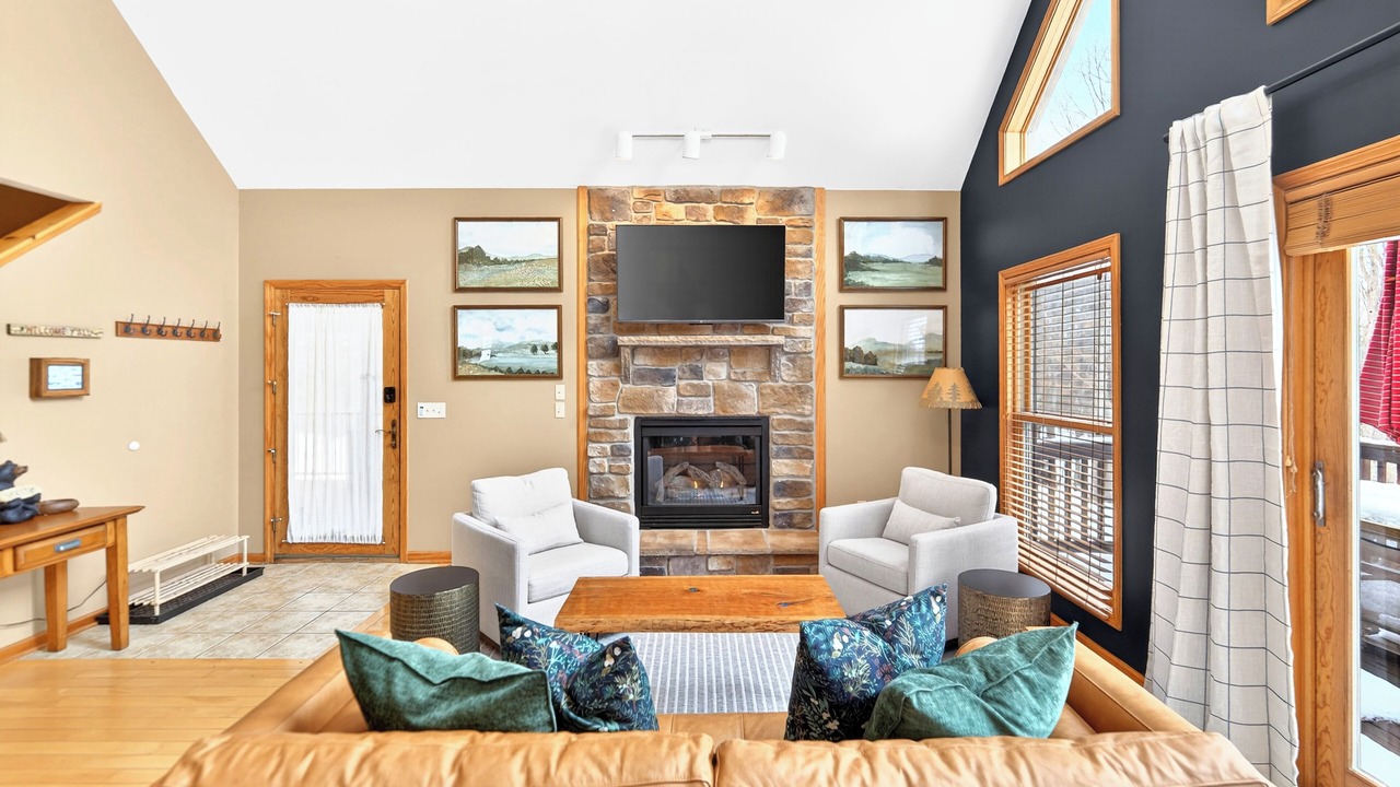 Photo of Livingroom in McHenry