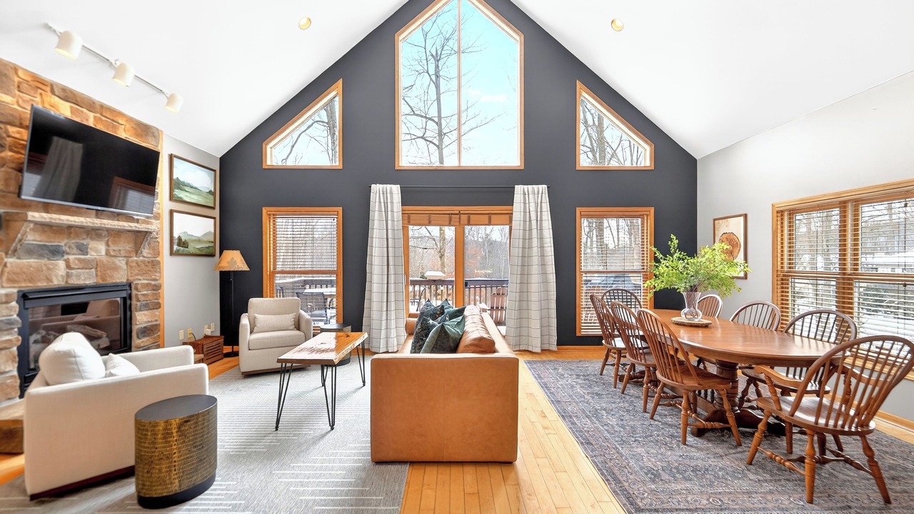 Photo of Livingroom in McHenry
