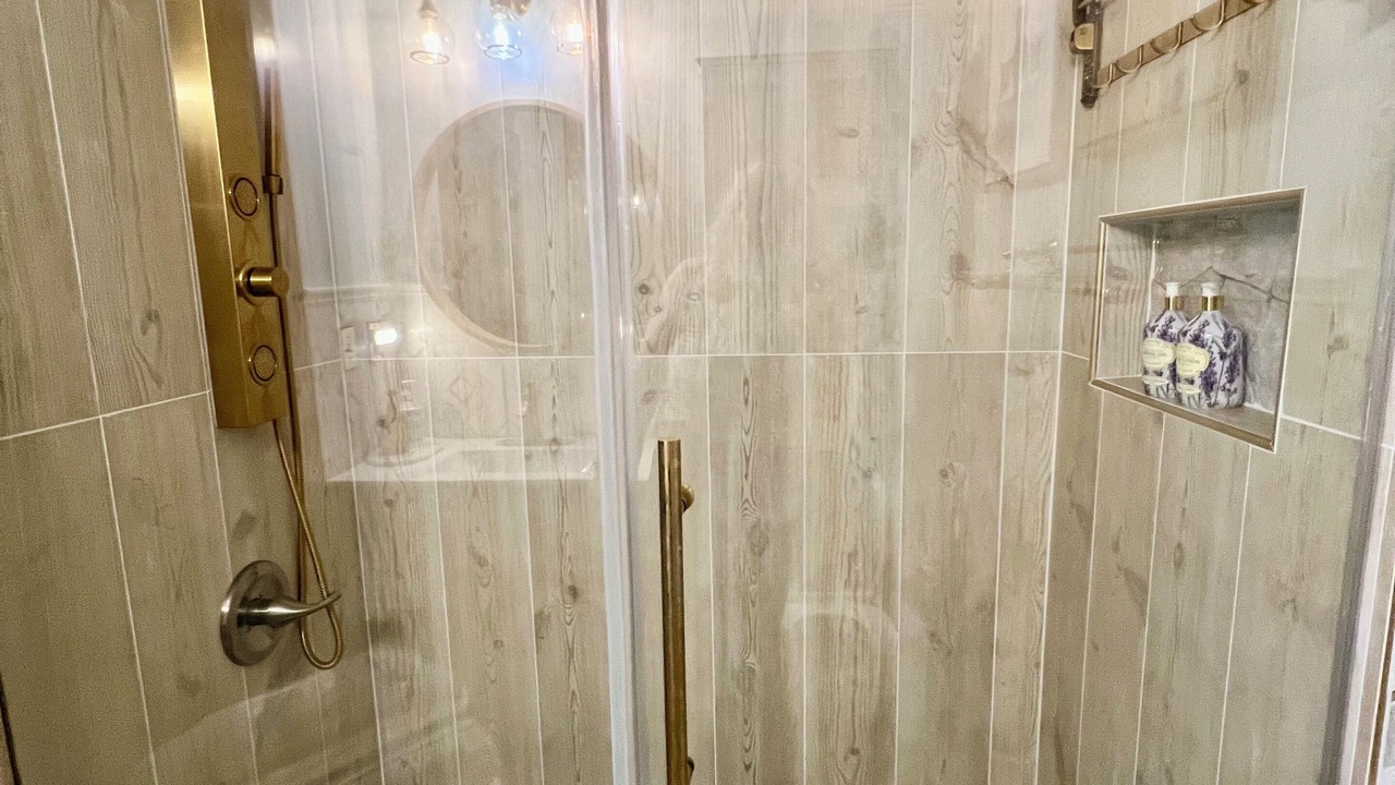 Photo of Bathroom in Edray