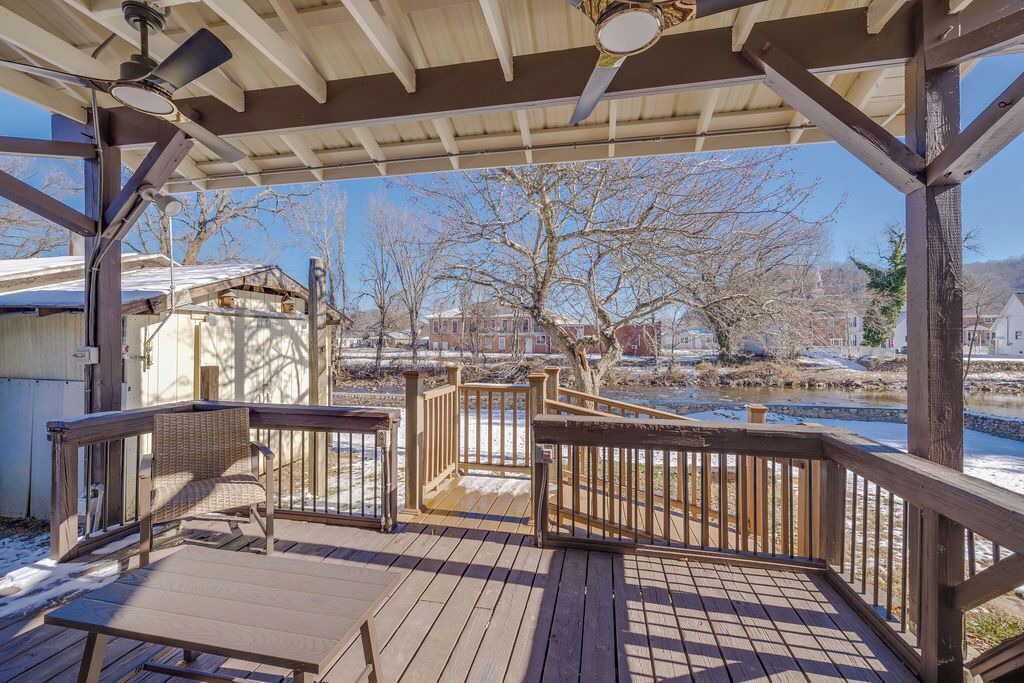 Photo of Patio Balcony in Elizabethton