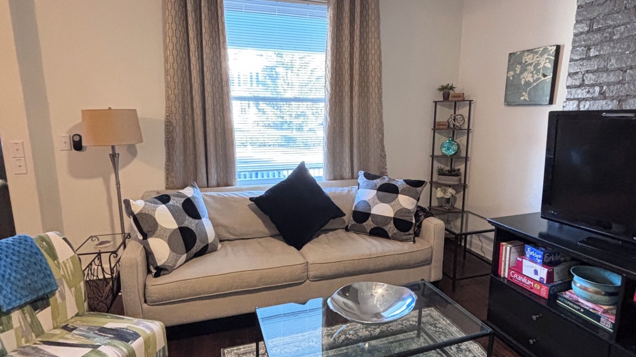 Photo of Livingroom in Columbia-Tusculum