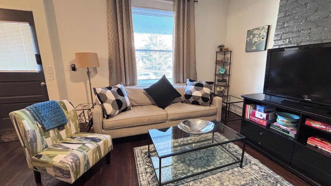 Photo of Livingroom in Columbia-Tusculum