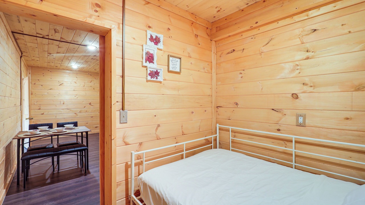 Photo of Bedroom in Mountain City