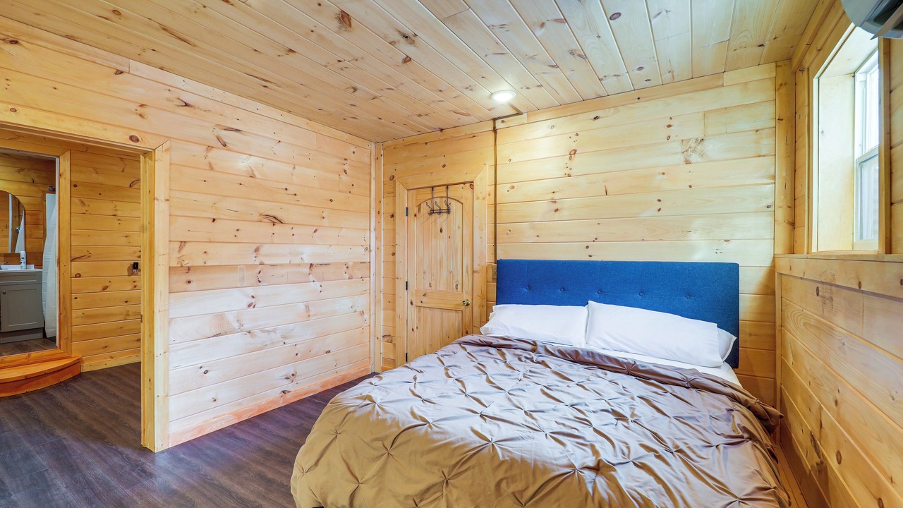 Photo of Bedroom in Mountain City