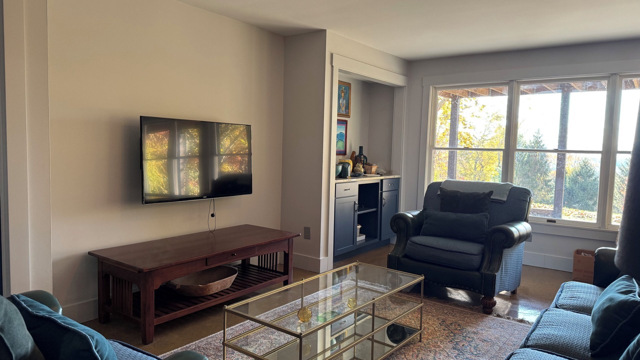 Photo of Livingroom in Fairview