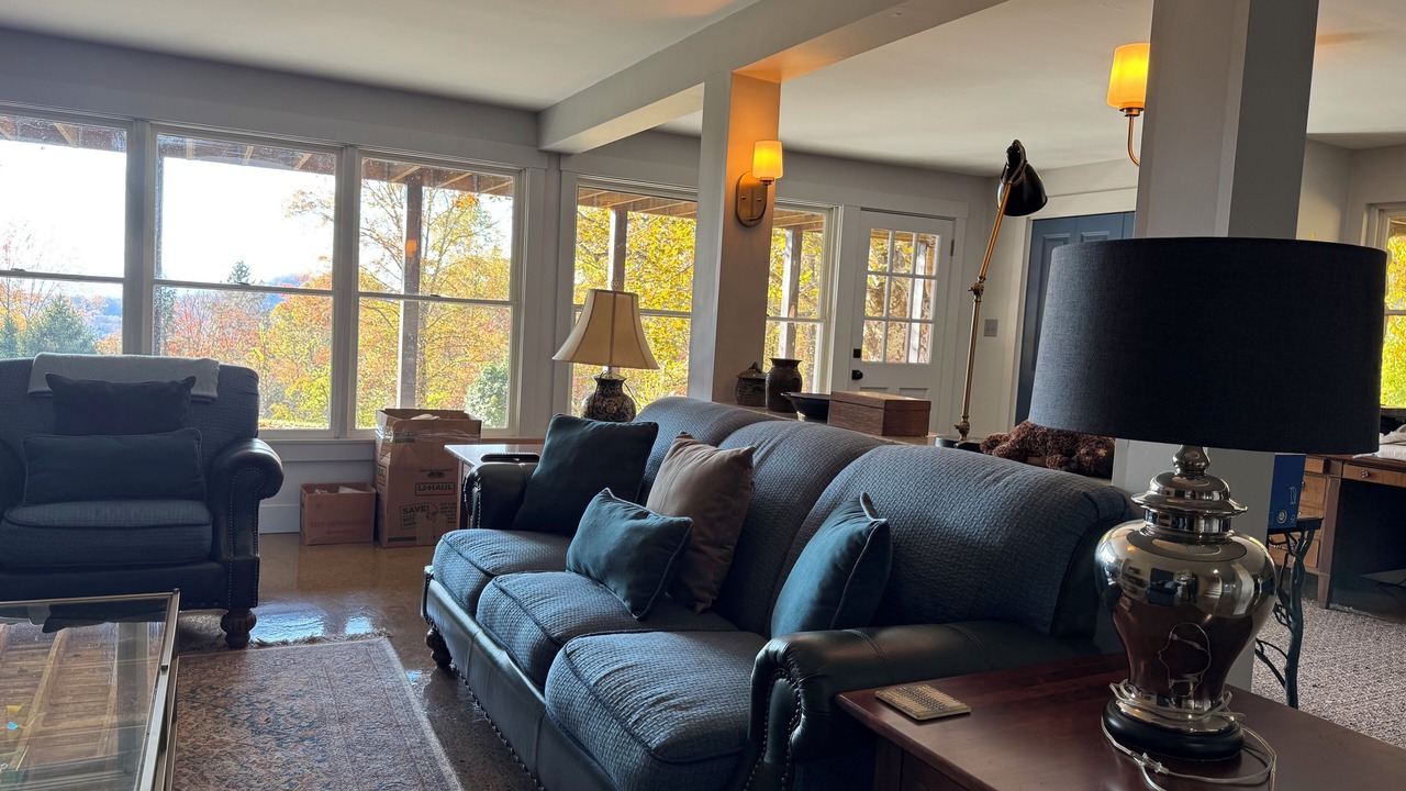Photo of Livingroom in Fairview