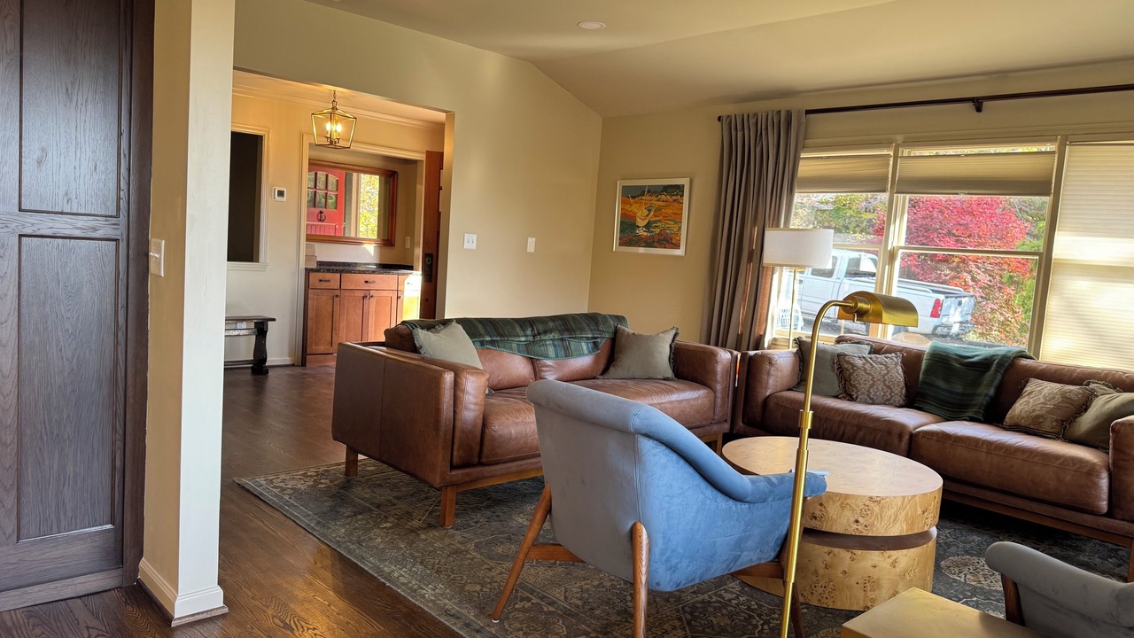 Photo of Livingroom in Fairview
