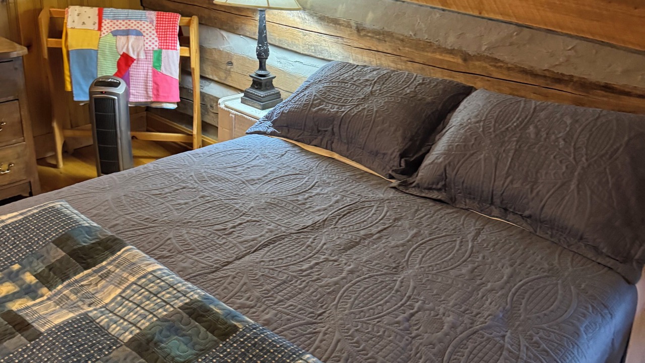 Photo of Bedroom in Frenchburg