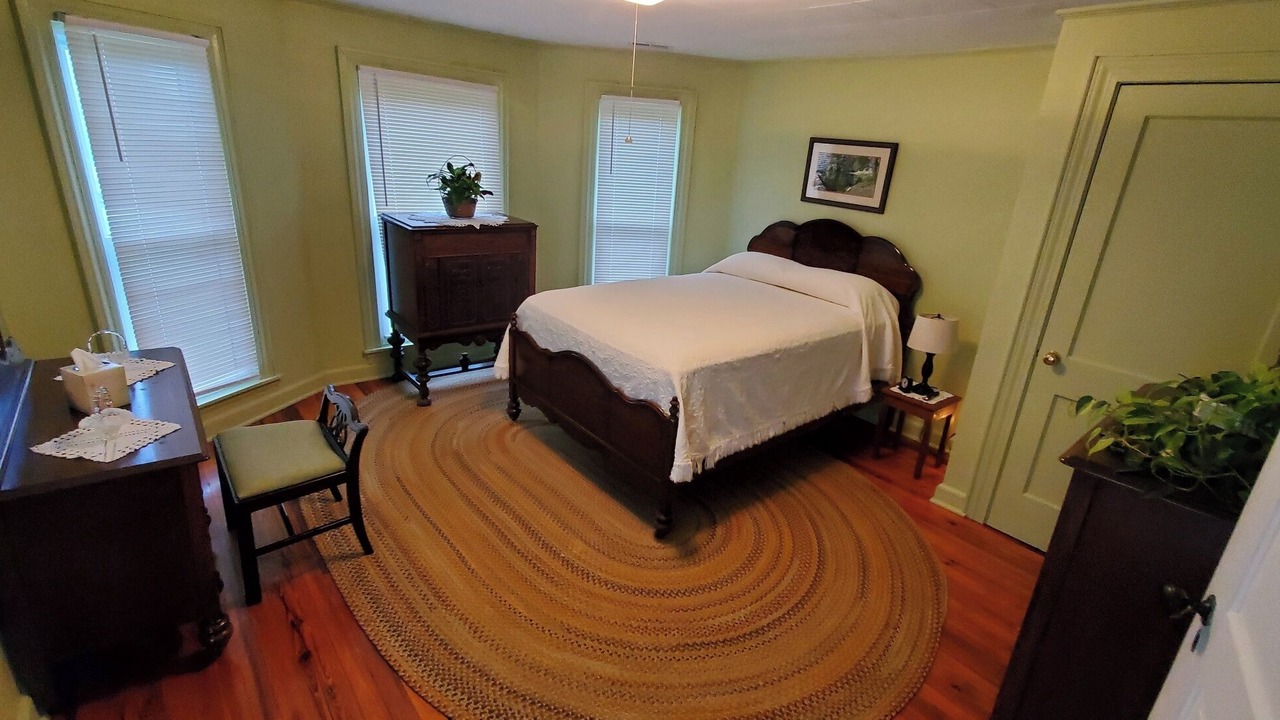 Photo of Bedroom in Piney Creek