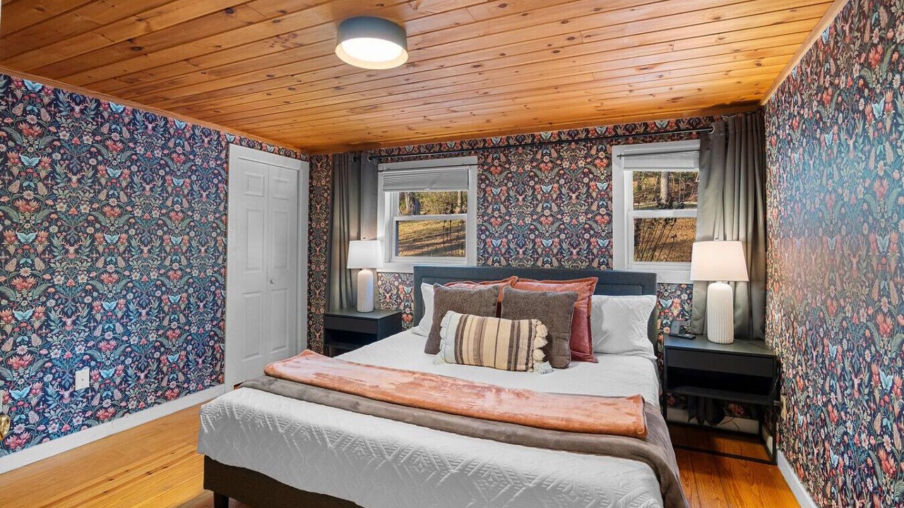 Photo of Bedroom in Black Mountain
