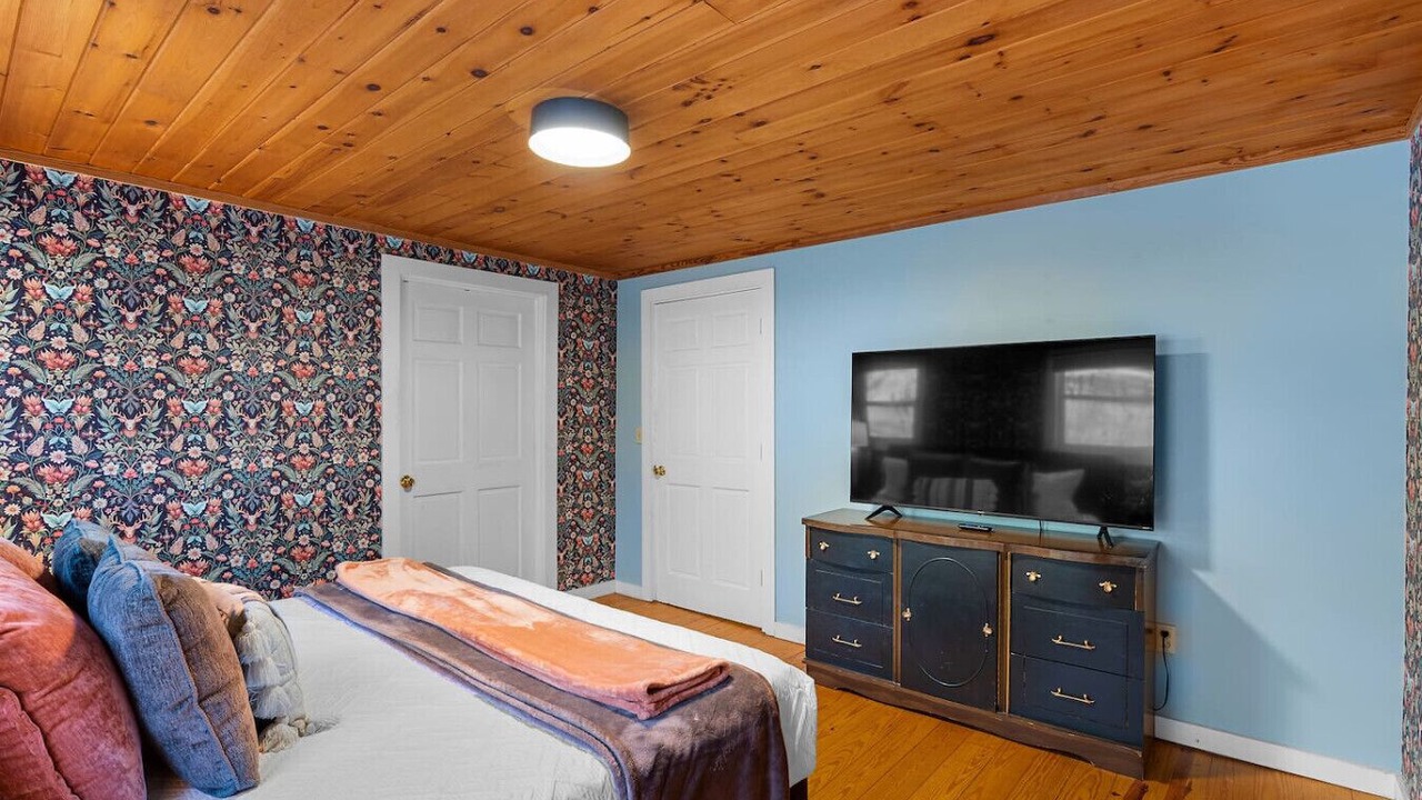 Photo of Bedroom in Black Mountain