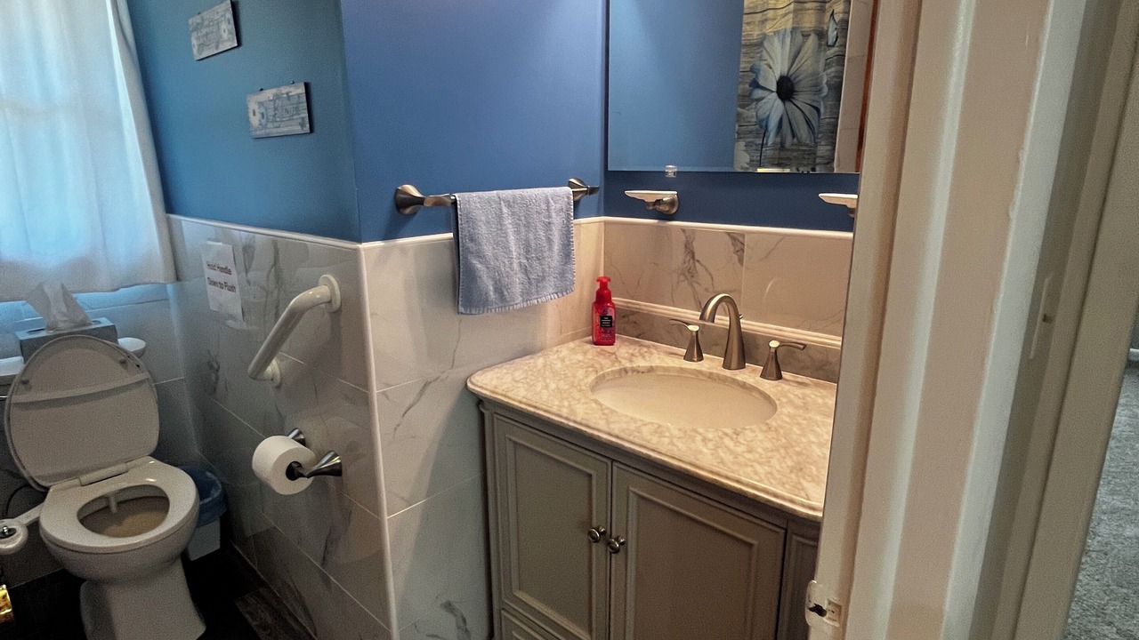 Photo of Bathroom in Bluff City