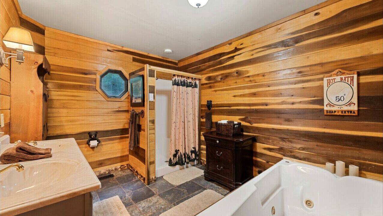 Photo of Bathroom in Maggie Valley